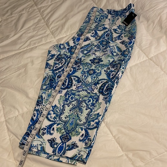 Capris Paisley Print, NWT - Picture 4 of 8